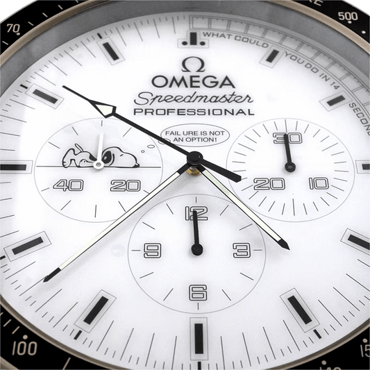 Luksusowy zegar ścienny Omega Speedmaster elegancki i precyzyjny design