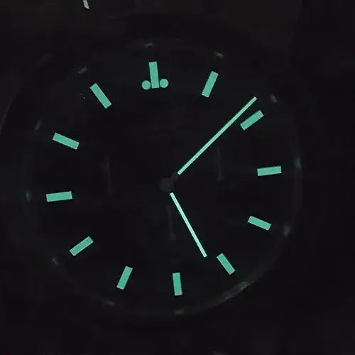 Luksusowy zegar ścienny Omega Speedmaster elegancki i precyzyjny design