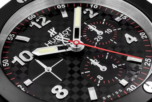 ساعة الحائط الفاخرة Hublot - تصميم معاصر ودقة استثنائية