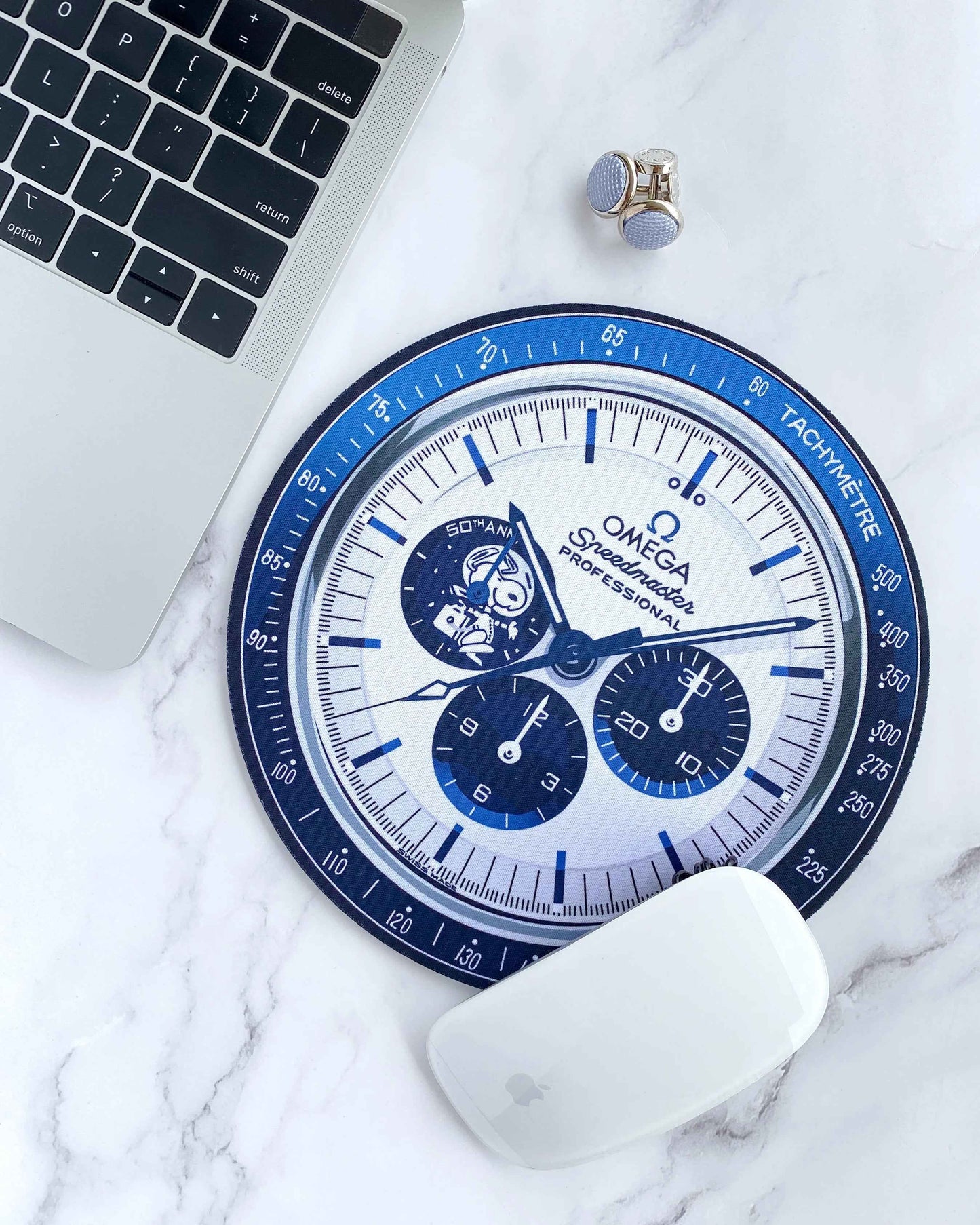 Tapis de Souris Snoopy Speedmaster pour Passionnés de Montres - Passeport Cases