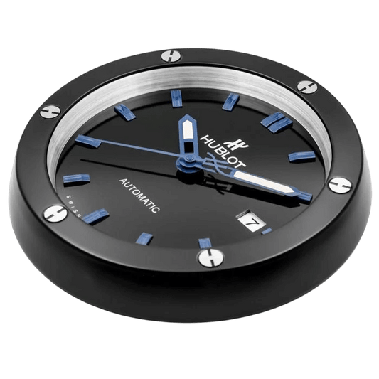 ساعة الحائط الفاخرة Hublot - تصميم معاصر ودقة استثنائية