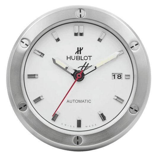ساعة الحائط الفاخرة Hublot - تصميم معاصر ودقة استثنائية