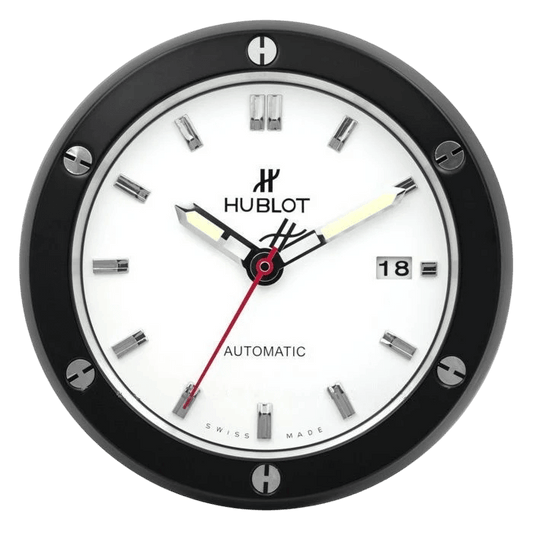 ساعة الحائط الفاخرة Hublot - تصميم معاصر ودقة استثنائية