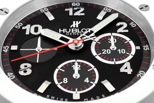 ساعة الحائط الفاخرة Hublot - تصميم معاصر ودقة استثنائية