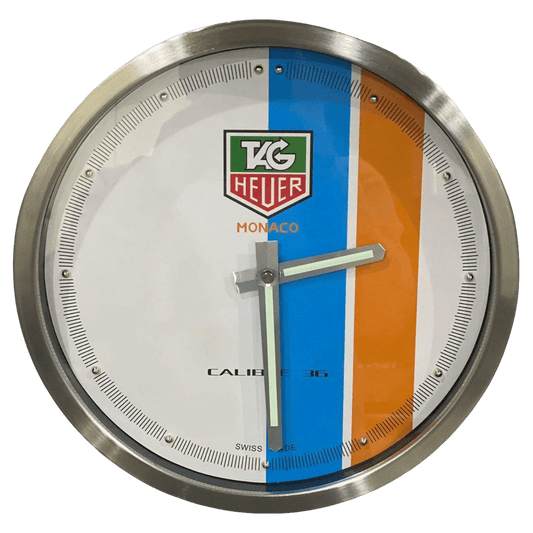 ساعة الحائط الفاخرة في Heuer - الرياضة والتصميم الأنيق