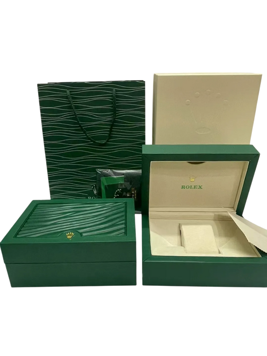 Boîte et accessoires Rolex complets – surboîte blanche, sac, carte et tissu