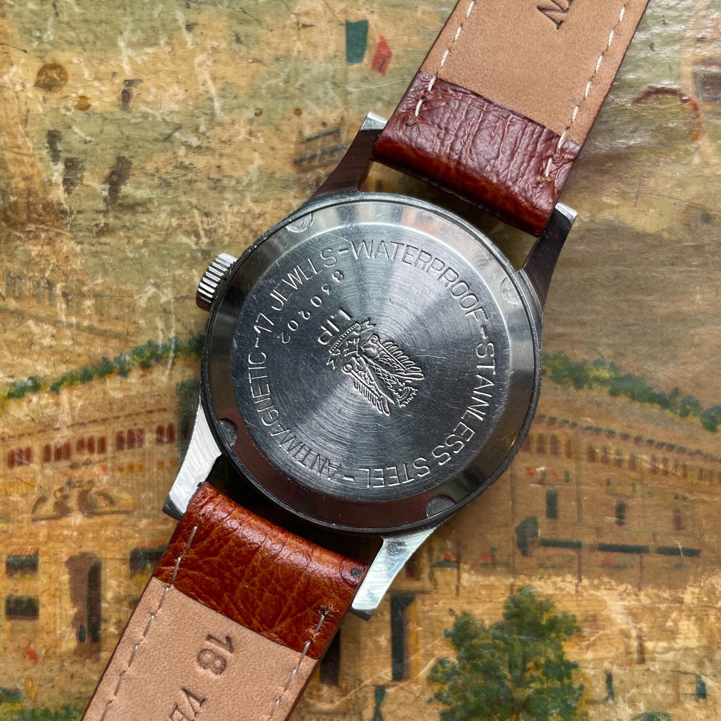 Vintage Steel Lip Watch από τη δεκαετία του 1950 με γκρίζο επιλογέα και δερμάτινο βραχιόλι στρουθοκαμήλου