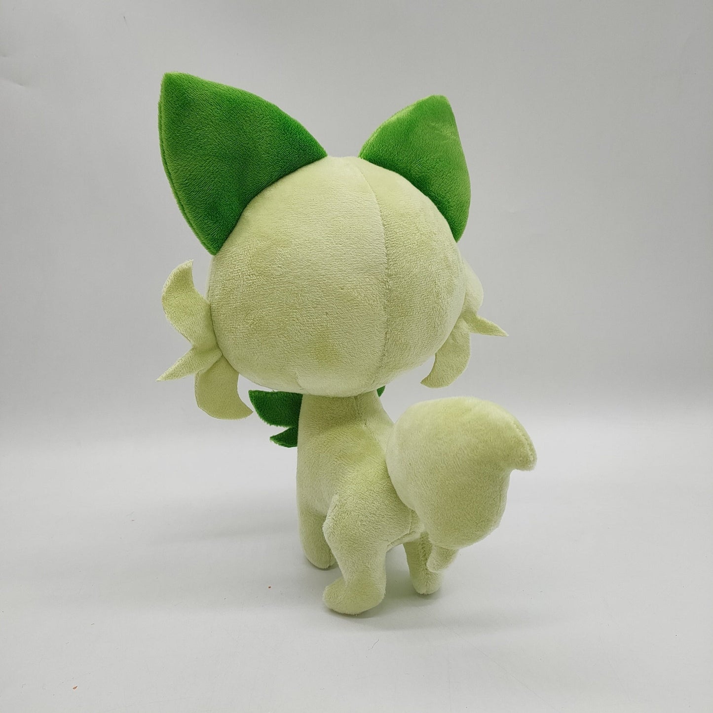 Peluche Pokémon Sprigatito Felori - Chaton Vert Adorable 25x20 cm