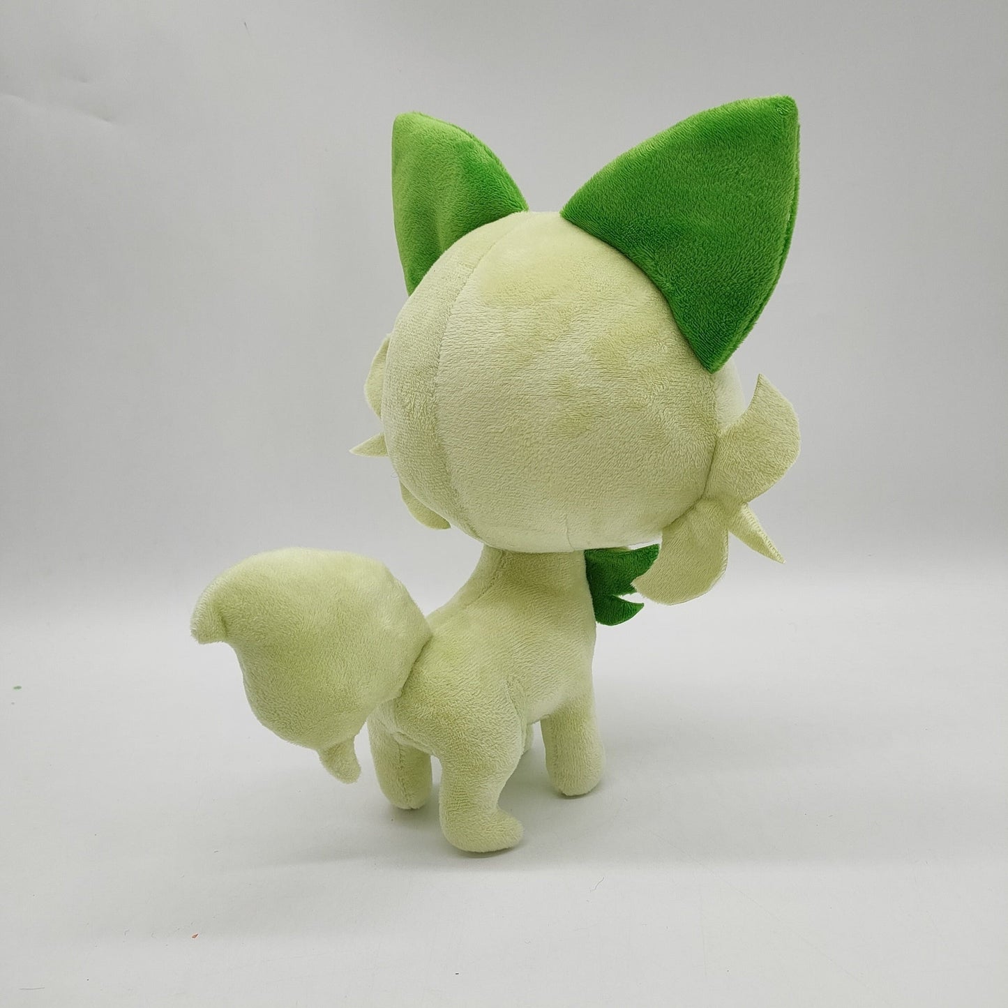 Peluche Pokémon Sprigatito Felori - Chaton Vert Adorable 25x20 cm