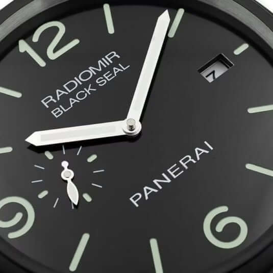 Horloge Murale de Luxe PANERAI - Design Élégant et Précision Inégalée