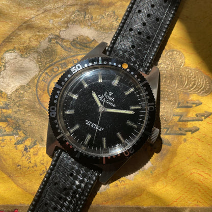 Reloj Vintage Stowa Seatime Skin Diver de la década de 1960 - Dial de acero y lacado negro