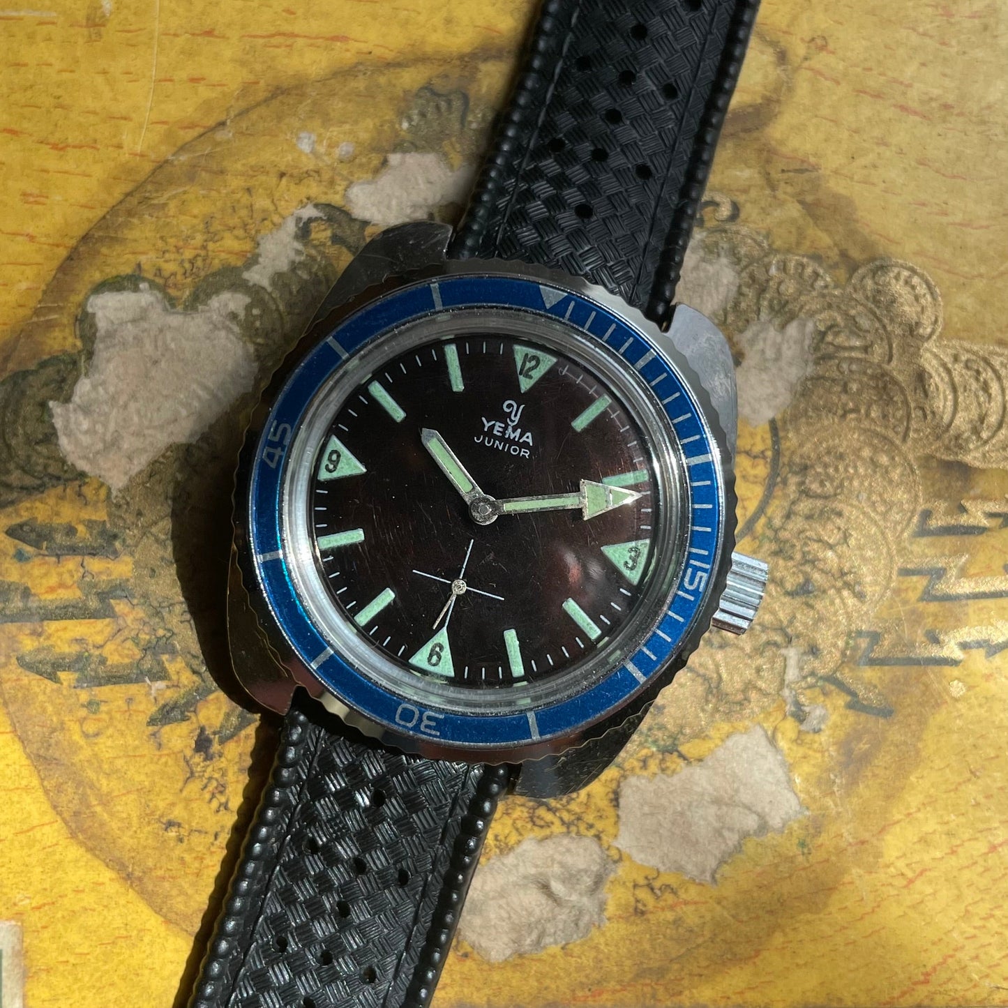 Vintage Watch Yema Junior Skin Diver de la década de 1960 con dial negro y movimiento mecánico