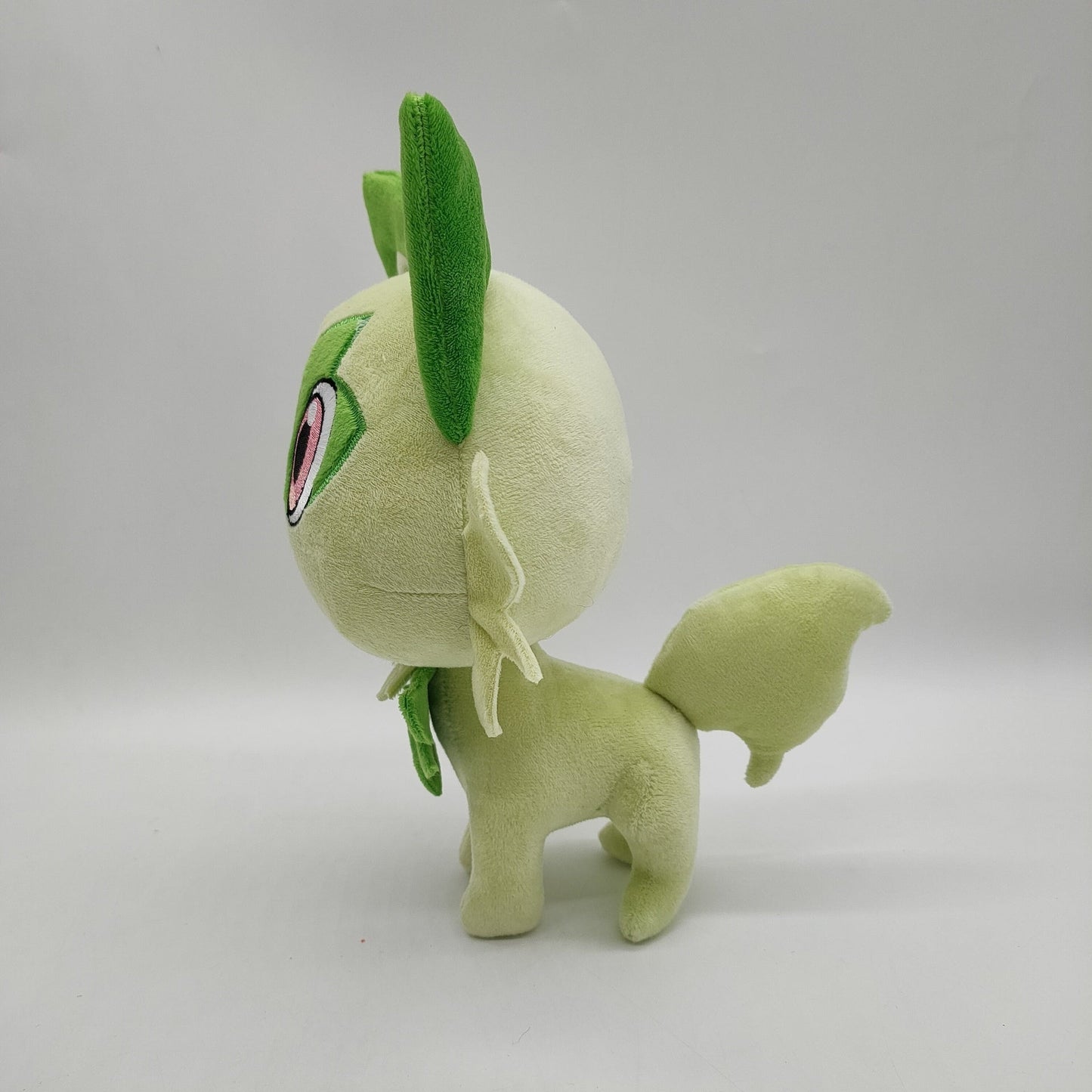 Peluche Pokémon Sprigatito Felori - Chaton Vert Adorable 25x20 cm