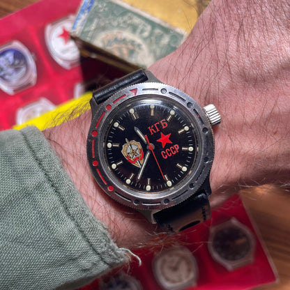 Vostok KGB Reloj en 1980 acero con dial negro y pulsera de cuero real