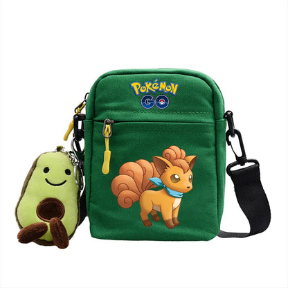 Messenger Tasche mit Pokemon Motiven und Avocado Plüsch Anhänger