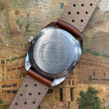 Genau Vintage -Uhr aus den 1970er Jahren in Chrom mit braunem Zifferblatt und Rallye -Lederarmband, manueller Zusammenbau