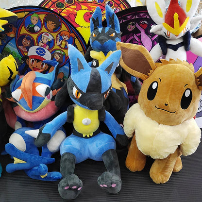 Peluches XXL Pokémon : Lucario, Quajutsu, Zeraora & Plus !