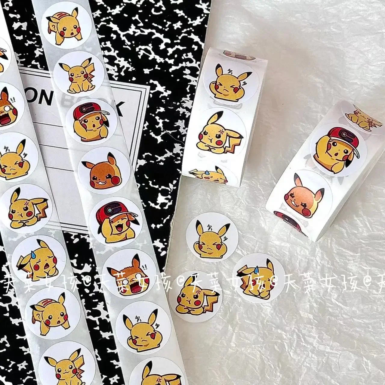 Rouleau de 500 Autocollants Pikachu et Pokémon Colorés