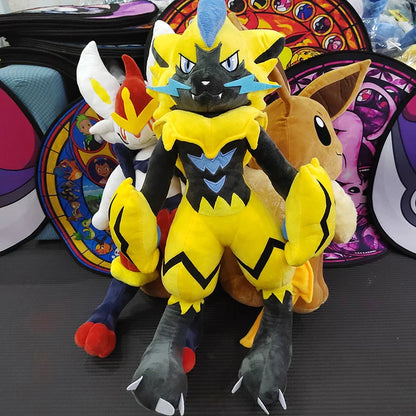 Peluches XXL Pokémon : Lucario, Quajutsu, Zeraora & Plus !