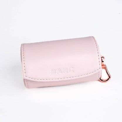 Distributeur de sac à déjection canine en cuir vegan solide en rose poudré de Barc London