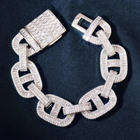 Bracelet à maillons Gucci 18 mm avec diamants baguette - Passeport Cases