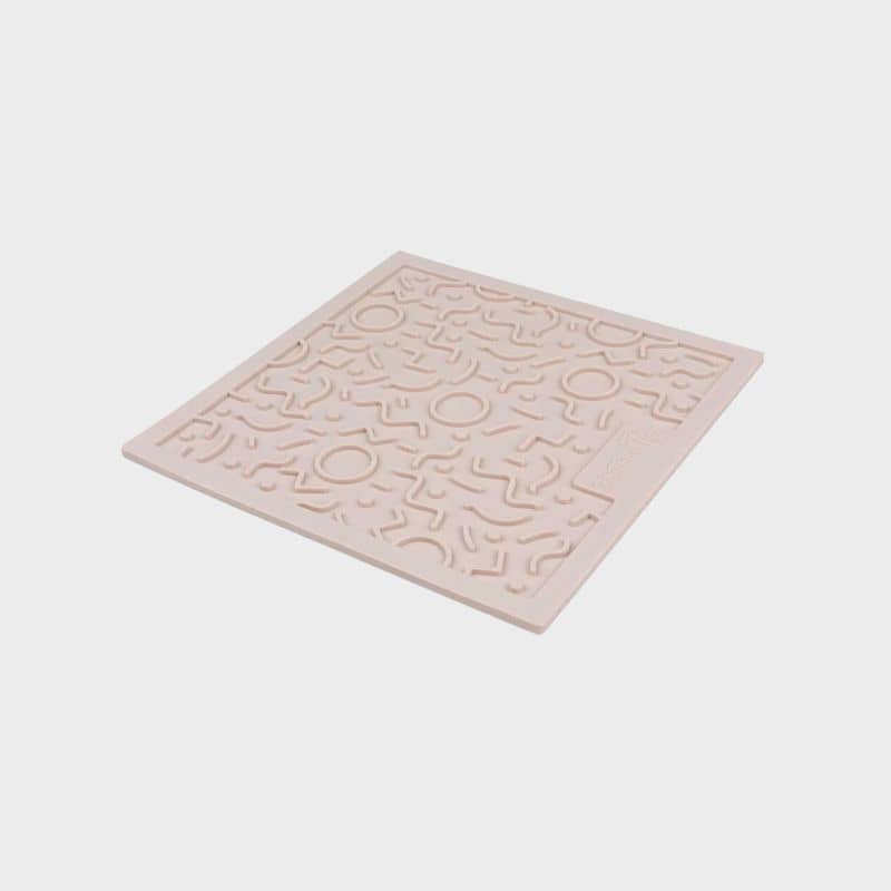 tapis de léchage xl pour chien et chat "quest lick mat District 70" beige