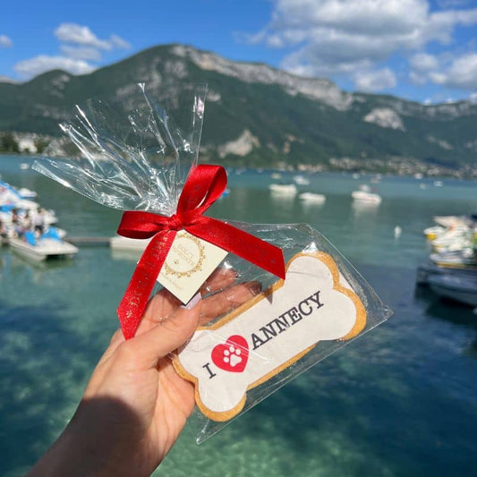 Biscuit en forme d'os "I Love Annecy" pour chien - Dolcimpronte - Passeport Cases