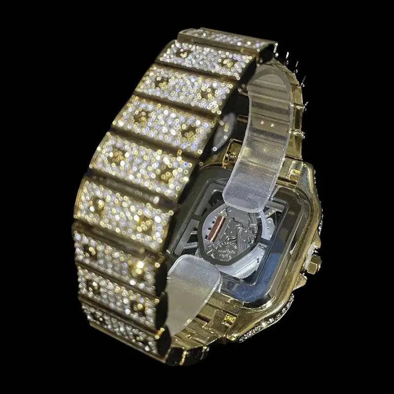 Fully Iced Out Montre King Square Skeleton plaquée or - Passeport Cases