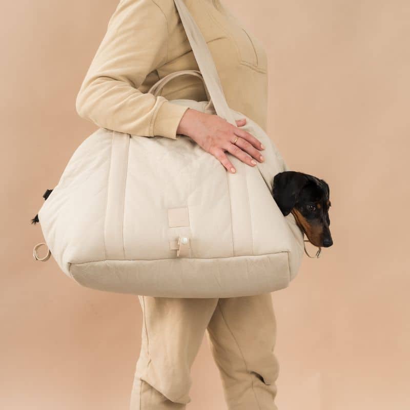 Sac de transport pour chien en beige de Fuzzyard à porter à l'épaule