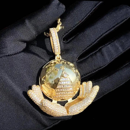 Globe dans les mains Pendentif - Passeport Cases