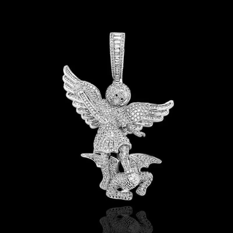 Iced Out Archange bat le pendentif du Diable - Passeport Cases