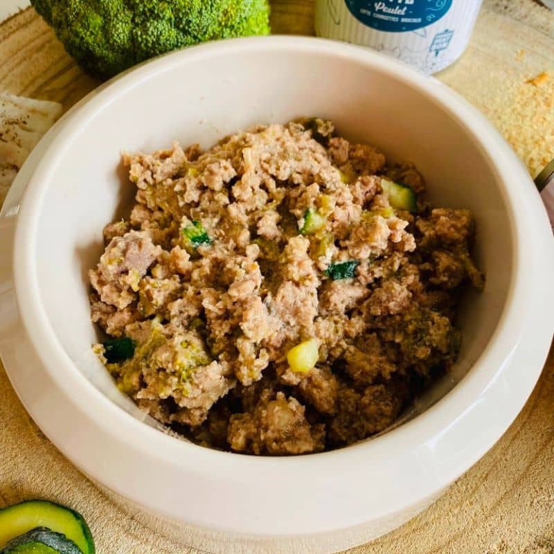 Cereali -Mash per cani senza lavoro - pollo e monaci con broccoli e zucchine - Bustachi fini