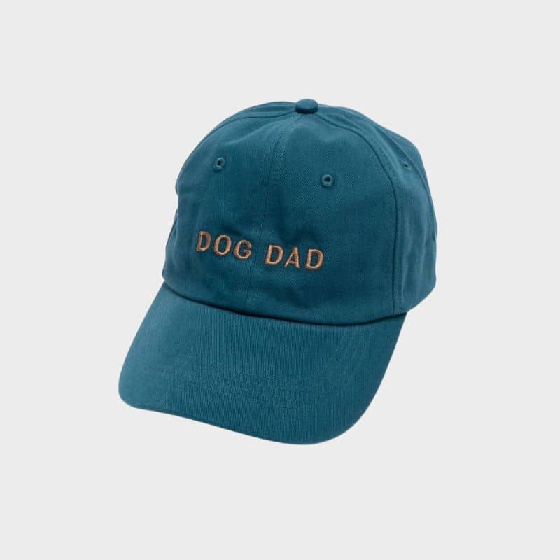 Blue Cap "Dog Dad" em algodão com texto bordado - acessório orgulhosamente projetado por Lucy & Co