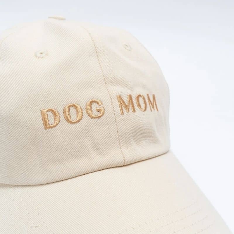 BEIGE "Dog Mom" ​​Cap - Stile alla moda per gli amanti dei cani