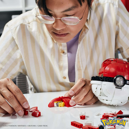 Pokémon Jumbo Poké Ball Lumineuse à Assembler