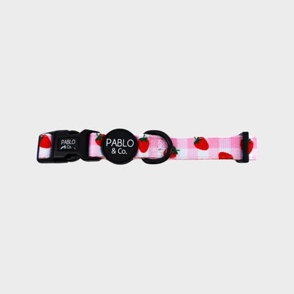 Fabric dog necklace - Strawberry Fields 🍓