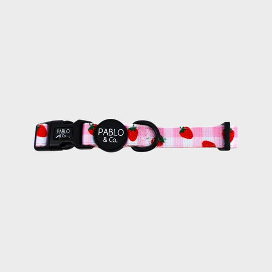 Fabric dog necklace - Strawberry Fields 🍓