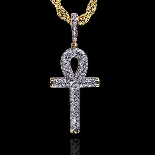 Pendentif croix Ankh plaqué or entièrement glacé - Passeport Cases