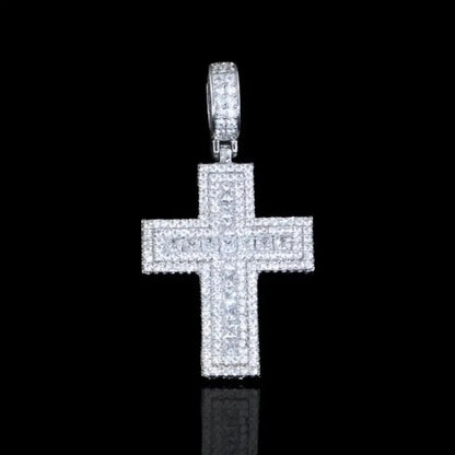 Pendentif croix avec diamants taille princesse - Passeport Cases