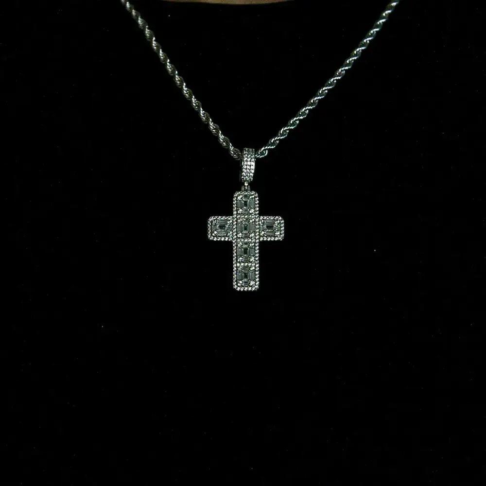 Pendentif croix diamant baguette - Passeport Cases