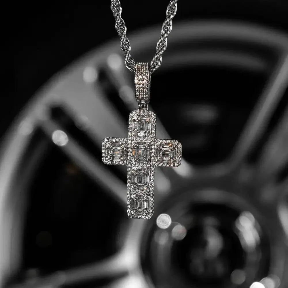 Pendentif croix diamant baguette - Passeport Cases