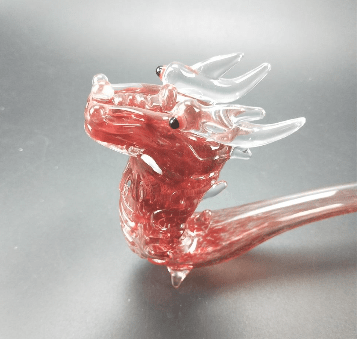 Pipe en Verre Dragon - Élégance Artisanal et Tradition Chinoise