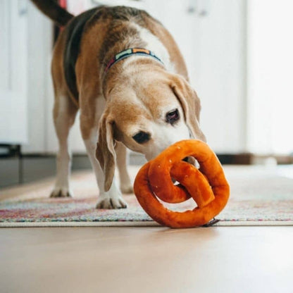 Eco -responsible dog toy in the shape of a Bretzel with Couineurs - P.L.A.Y.