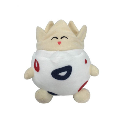 Un montón de diferentes juguetes de peluche de Pokémon y Pokeball para elegir.