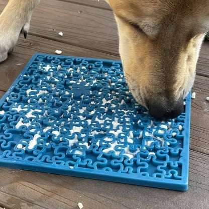 Tapis de Léchage Puzzle Bleu pour Chiens et Chats - Anti-Stress et Sans BPA - Passeport Cases