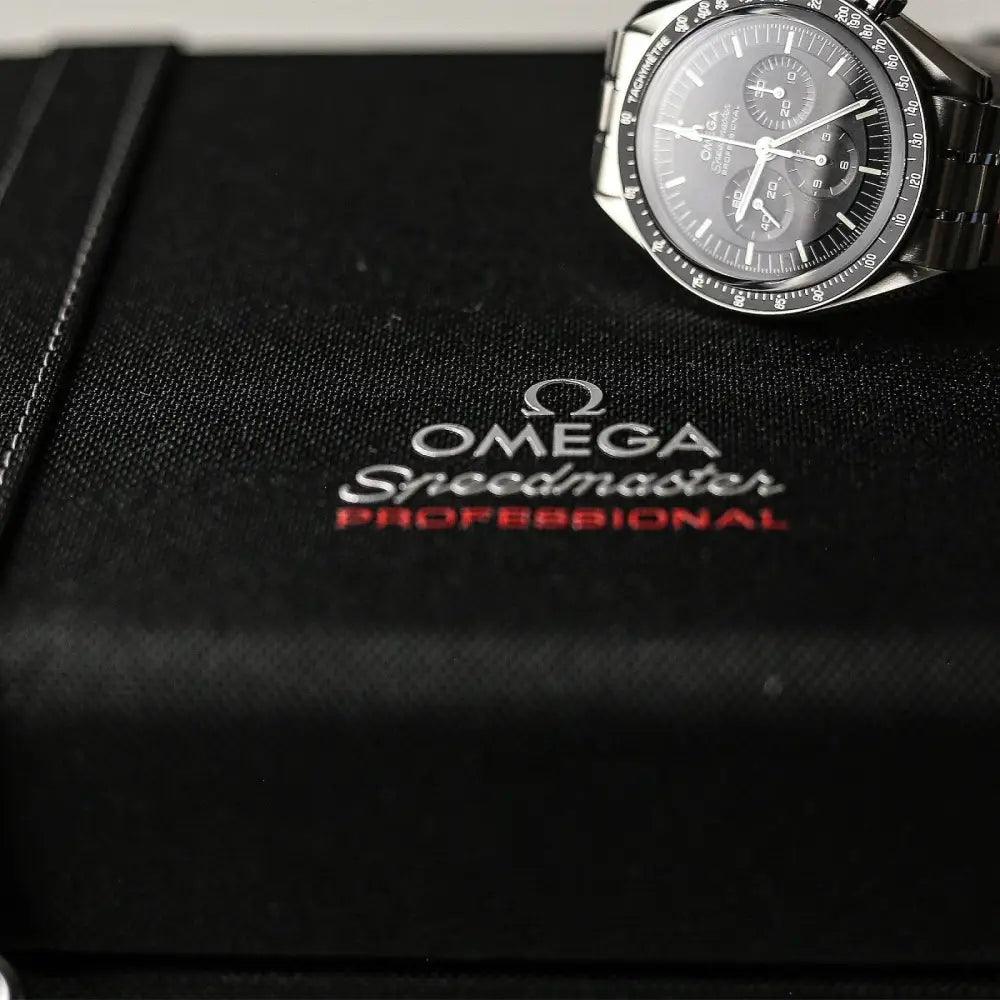 Speedmaster Moonwatch Co-Axial Master Chronometer 42mm - Passeport Cases